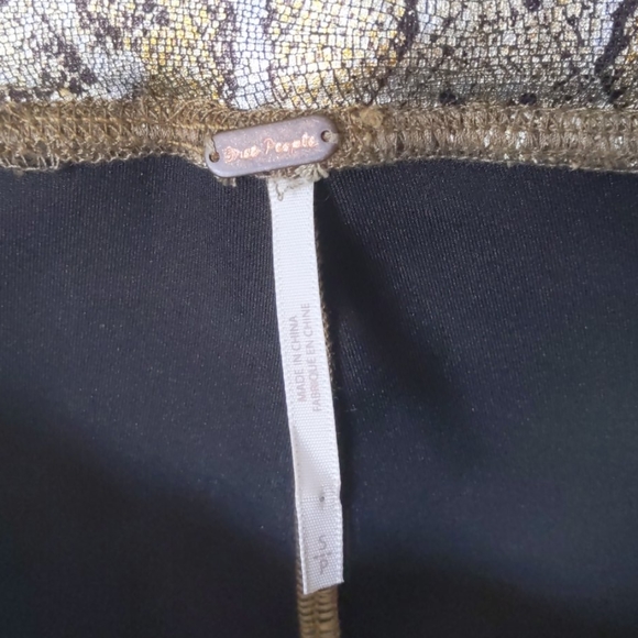 NWOT Free People metallic snakeskin print leggings - Picture 5 of 6